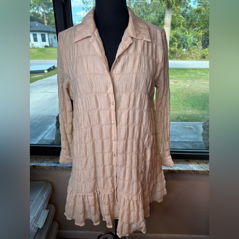 DAVI & Dani Textured Cream Button-Up Tiered Dress Size Small